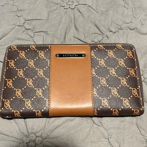 Bostanten zipper wallet.